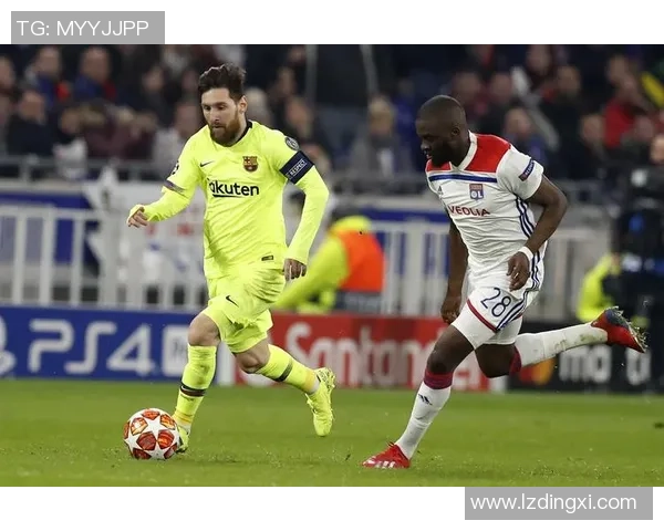 世界杯精彩瞬间：里昂绝杀巴萨引爆全场激情时刻回顾